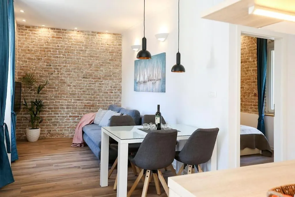 Monfrina 1, Luxury Old Town Apartment Near Beach 스플리트