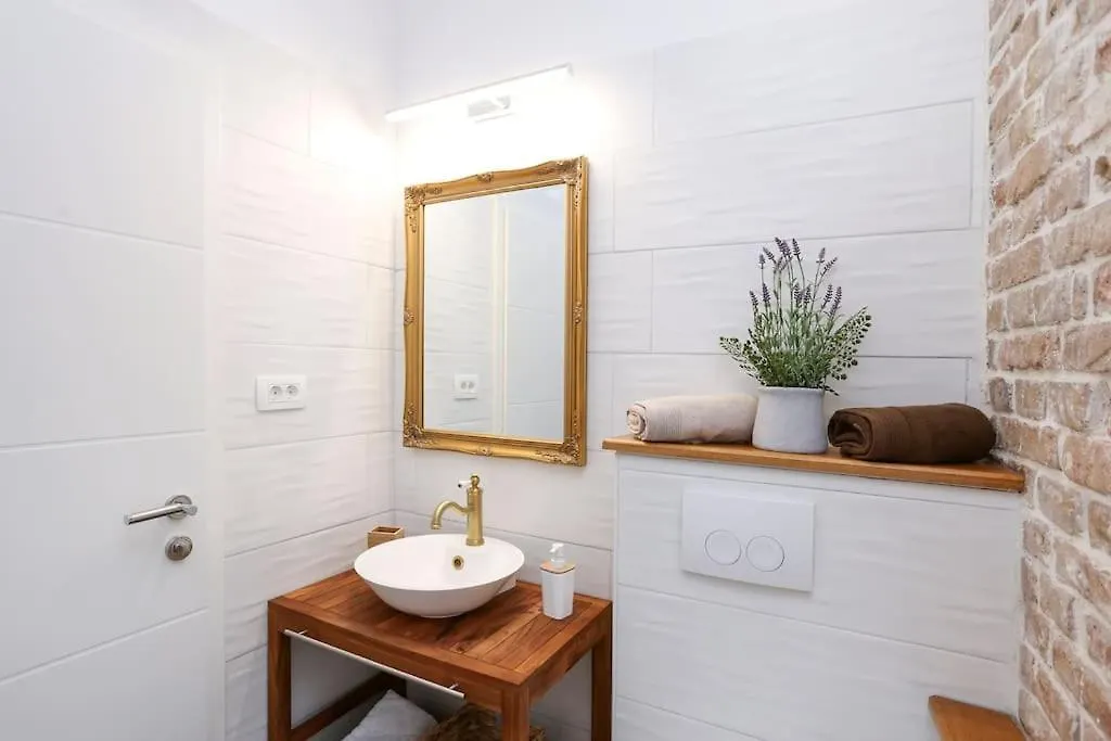 Monfrina 1, Luxury Old Town Apartment Near Beach 스플리트 0*,  크로아티아