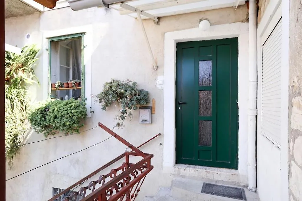 Monfrina 1, Luxury Old Town Apartment Near Beach 스플리트