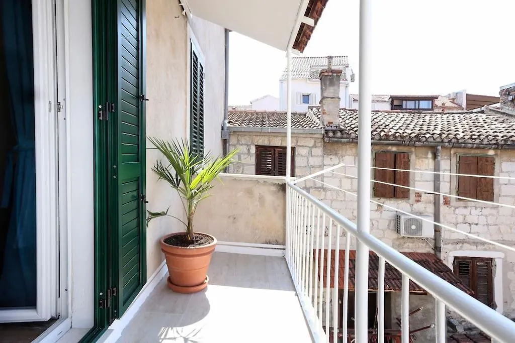 Monfrina 1, Luxury Old Town Apartment Near Beach 스플리트