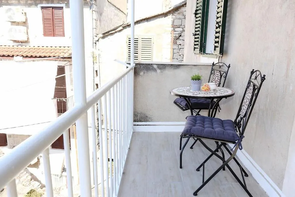 Monfrina 1, Luxury Old Town Apartment Near Beach 스플리트