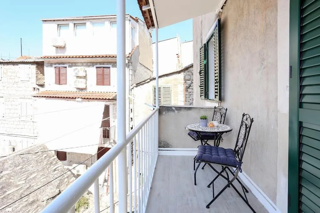 Monfrina 1, Luxury Old Town Apartment Near Beach 스플리트